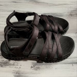 Impeccably clean Skechers yoga mat sandals, sz 8, black
